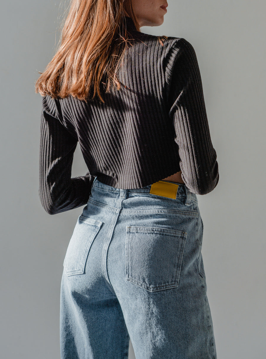 Long Neck Crop Top Negro